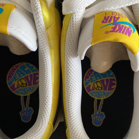 NIKE AIR FORCE 1 ‘07 LV8 3. LOVE, PEACE & BASKETBALL - Picture 5 of 7